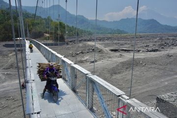 Jembatan Gantung Kaliregoyo dapat dilintasi kembali