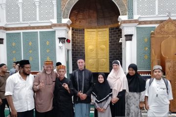 Empat turis Prancis masuk islam di Masjid Raya Baiturrahman Aceh
