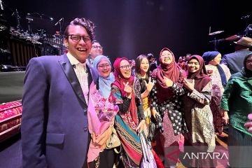 Pengalaman pertama Ardhito Pramono pentas ethnochestra di Kuala Lumpur