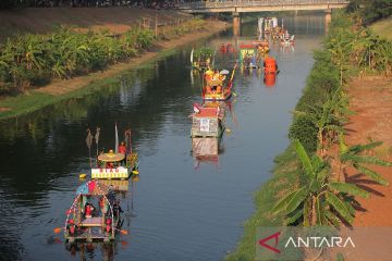 Pawai Lumbung Sungai di BKT