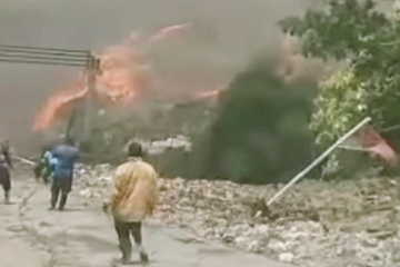 BPBD Karawang paparkan pemadaman kebakaran TPA Jalupang hari ke-4