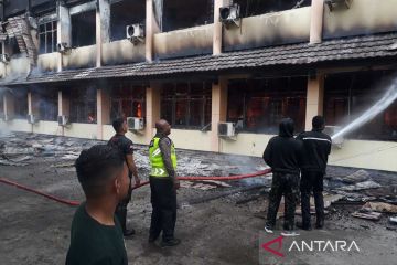 BPBD: Damkar dan TNI/Polri tangani kebakaran perkantoran Jayapura