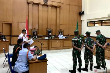Kemarin, dakwaan tiga prajurit TNI hingga pemilik The Geong tersangka