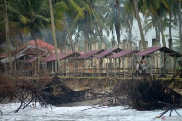 Abrasi di Pantai Pasia Jambak Padang