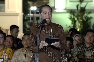 Selebritas hingga atlet meriahkan Istana Berbatik