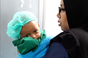 Tumor teratoma seberat 2 kg diangkat dari bayi 5 bulan