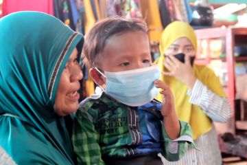 Kabut asap selimuti Kota Padang, BPBD kembali bagi-bagi masker