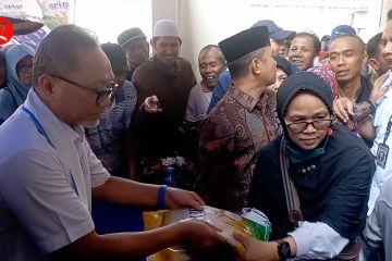 Mendag bagikan beras gratis ke warga Kota Madiun