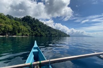 Menikmati keindahan panorama laut di Lubang Buaya Morela, Maluku