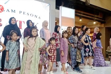 Mahasiswa vokasi kenalkan motif batik Bogor melalui peragaan busana