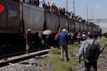 Warga Meksiko tempuh perjalanan berisiko menuju perbatasan AS