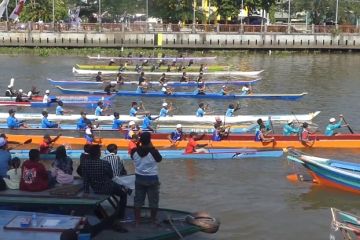 Pemko Banjarmasin bina atlet dayung melalui lomba jukung tradisional