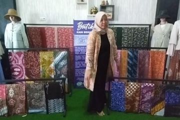 Batik Besurek Bengkulu laris manis di hari batik nasional