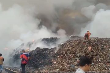 TPA Rawa Kucing di Tangerang terbakar