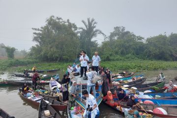 BPJS Kesehatan Keliling sentuh pedagang pasar apung Sungai Martapura