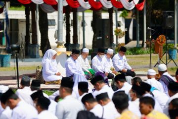 Ribuan warga di Banyuwangi shalat minta turun hujan