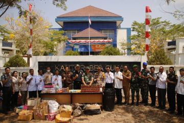 Bea Cukai Atambua musnahkan sejumlah barang selundupan ke RDTL