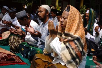 Kumpulan doa setelah sholat lengkap beserta arab, latin, dan artinya