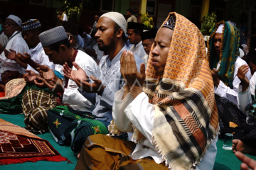 Shalat minta hujan di Jombang