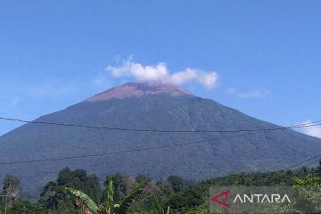 PVMBG imbau masyarakat sekitar Gunung Slamet tetap tenang