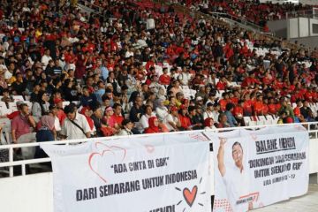 Pendukung PSIS nonton final Soekarno Cup di GBK