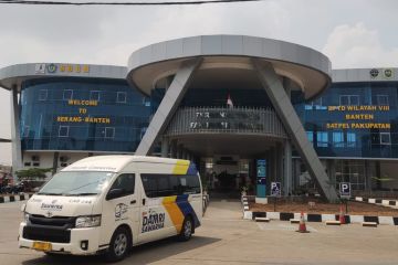 Damri sediakan pilihan armada menuju Pantai Sawarna Lebak Banten