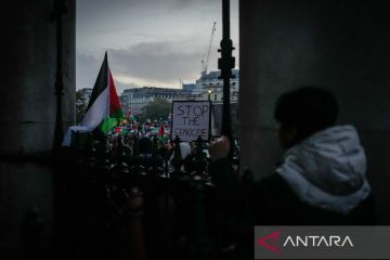 Puluhan ribu warga penuhi Trafalgar Square gelar aksi dukung Palestina