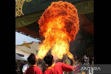 Atraksi sembur api pada Pekan Kebudayaan Aceh 