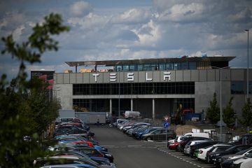 Tesla dikabarkan akan bangun mobil seharga Rp415 juta di pabrik Jerman