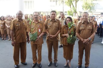 Pemkot Ambon bagi tanaman cabai ke ASN upaya tekan inflasi 