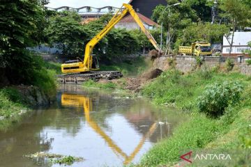 Pengerukan sungai antisipasi banjir di Legian