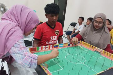 Permainan sepak bola paku awali Piala Dunia U-17 di Surabaya