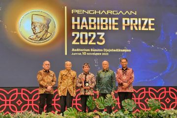 Guru Besar Filologi UIN Jakarta raih Habibie Prize pertama untuk PTK