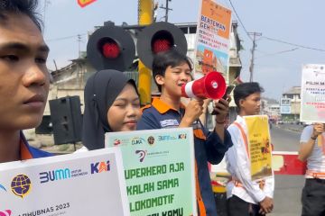 Hari Pahlawan, KAI ajak warga bijak berkendara di lintasan sebidang