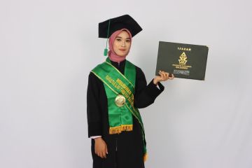 Putri sopir jasa angkut jadi lulusan terbaik UIN Walisongo Semarang