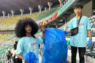 Suporter Indonesia gelorakan "Datang Bersih Pulang Bersih" di GBT