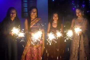 Mengintip semangat dan gembira umat Hindu India saat rayakan Diwali