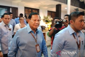 Prabowo-Gibran menuju KPU gunakan bis listrik