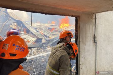 Semua karyawan berhasil dievakuasi saat kebakaran pabrik di Bandung