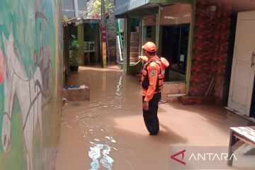 Kali Ciliwung meluap mengakibatkan empat kelurahan di Jaktim terendam