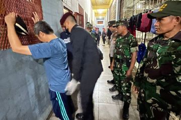 Rutan Padang geledah kamar hunian tahanan berantas benda terlarang