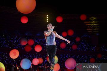 Aksi Vokalis Coldplay Chris Martin Saat Konser Di Jakarta - ANTARA News