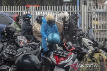 BMKG keluarkan peringatan dini hujan dan petir di sebagian Jakarta