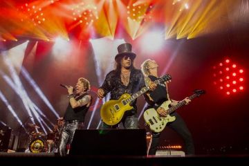 Lirik lagu "November Rain" dari Guns N Roses