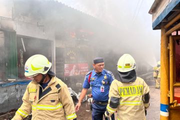 Api berasal dari warung kopi, 18 lapak di Pasar Angke Tambora terbakar