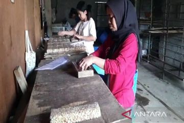 Perajin tempe di Boyolali keluhkan harga kedelai capai Rp13.000/kg