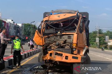 Polisi selidiki tabrakan mobil fuso vs tangki di Palembang 