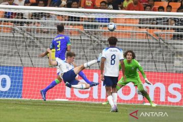 Brazil mempermalukan Inggris 2-1 pada laga ketiga Grup C