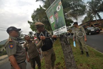 Penertiban APK Pemilu ilegal di Bengkulu