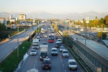 Masalah kemacetan lalu lintas ganggu pariwisata di Antalya, Turkiye